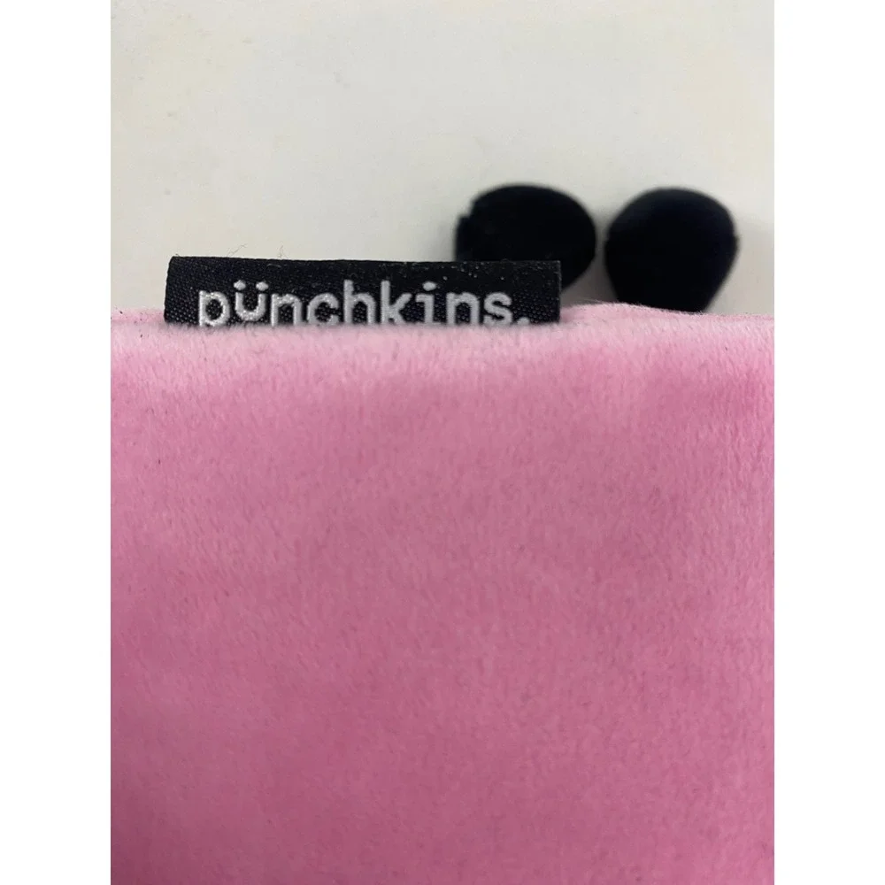 Punchkins peeking charming lips